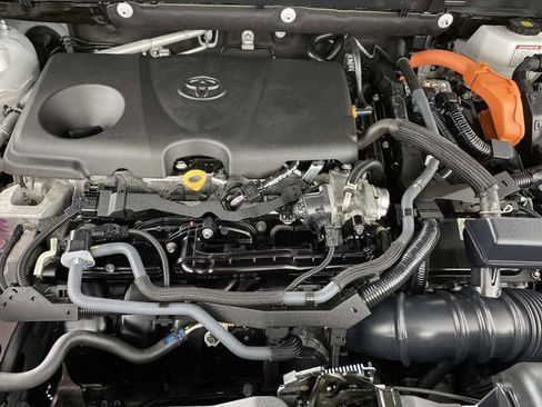 Used 2025 Toyota RAV4 XLE w/ Convenience Package AWD/4WD image 32