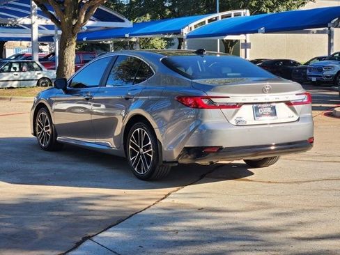 Used 2025 Toyota Camry XLE image 3