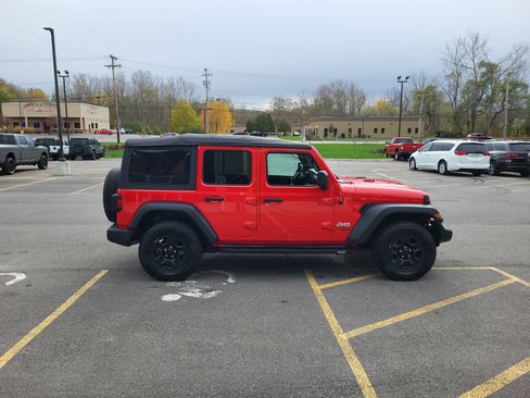 Used 2018 Jeep Wrangler Unlimited Sport image 15