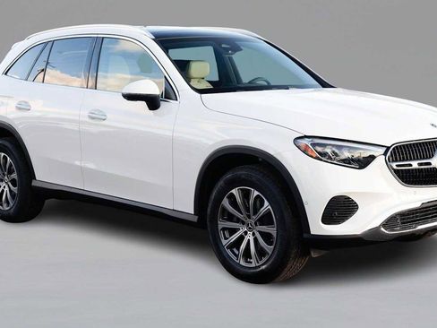 Used 2026 Mercedes-Benz GLC 300 4MATIC image 3