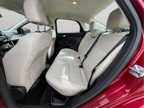 Used 2015 Ford Focus Titanium FWD image 32