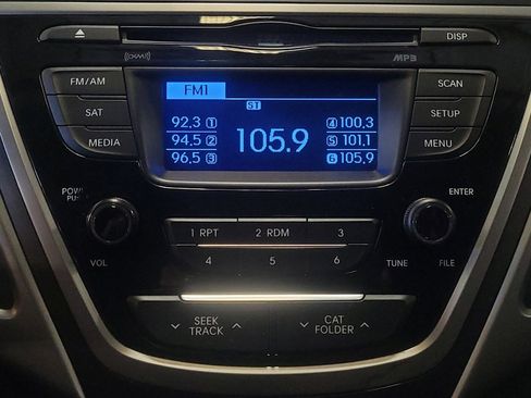 Used 2015 Hyundai Elantra SE image 25