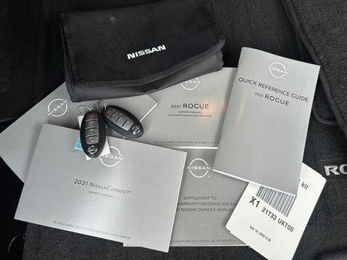 Used 2021 Nissan Rogue SV image 32