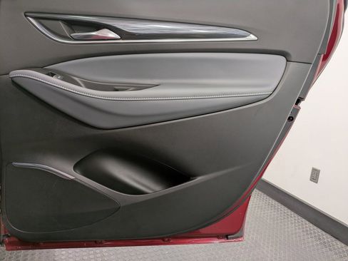 Used 2019 Buick Enclave Essence image 24