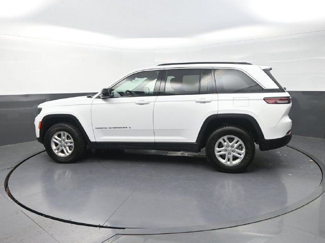 Used 2025 Jeep Grand Cherokee Laredo AWD/4WD image 6