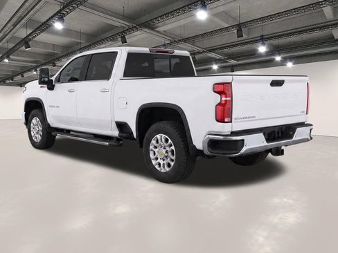 Used 2024 Chevrolet Silverado 2500 LTZ w/ LTZ Convenience Package AWD/4WD image 3