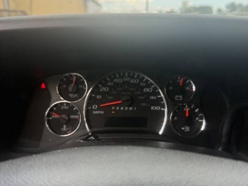 Used 2019 Chevrolet Express 2500 w/ Driver Convenience Package RWD image 4