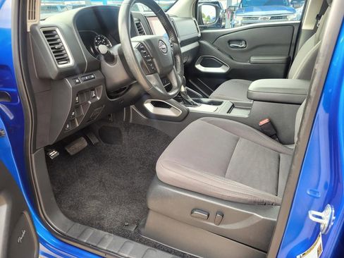 Used 2024 Nissan Frontier SV w/ SV Convenience Package RWD image 2