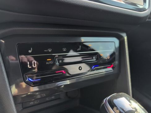 Used 2022 Volkswagen Tiguan SE R-Line image 50