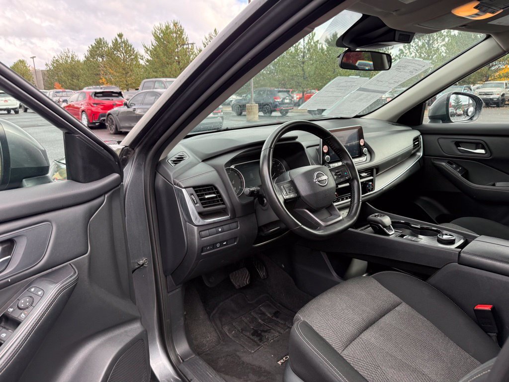 Used 2025 Nissan Rogue SV AWD/4WD image 22