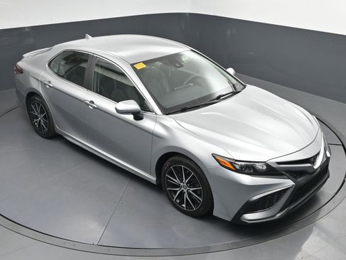 Used 2021 Toyota Camry SE image 31