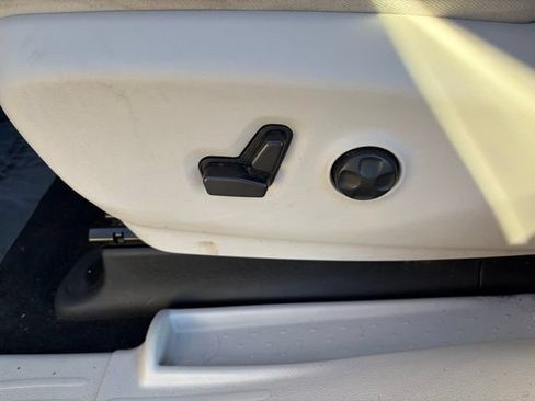 Used 2021 Chrysler Pacifica Touring-L FWD image 14