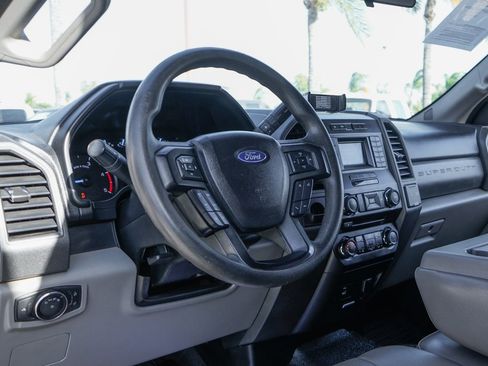 Used 2017 Ford F550 XL image 18