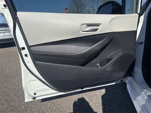 Used 2020 Toyota Corolla LE image 15