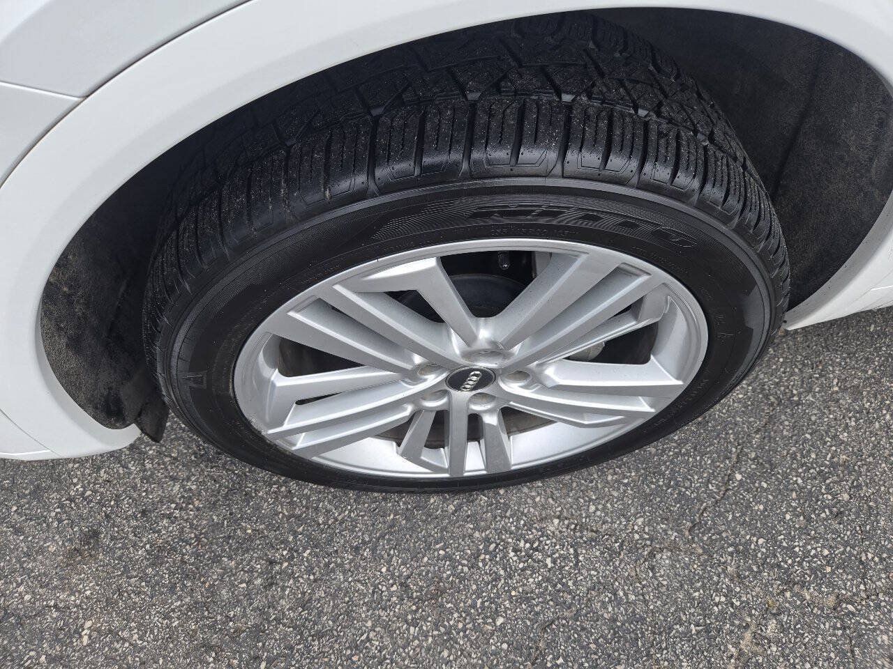 Used 2018 Audi Q5 2.0T Premium Plus w/ Premium Plus Package AWD/4WD image 13