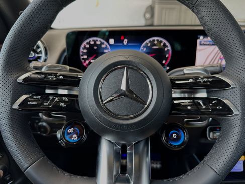 Used 2025 Mercedes-Benz GLB 35 AMG 4MATIC image 26