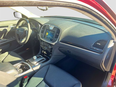 Used 2023 Chrysler 300 Touring w/ Safetytec Plus Group image 28