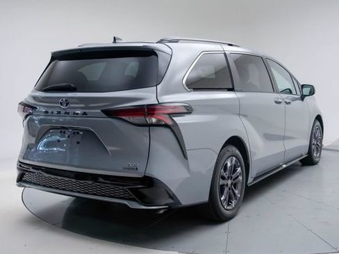 Used 2024 Toyota Sienna XSE AWD/4WD image 8