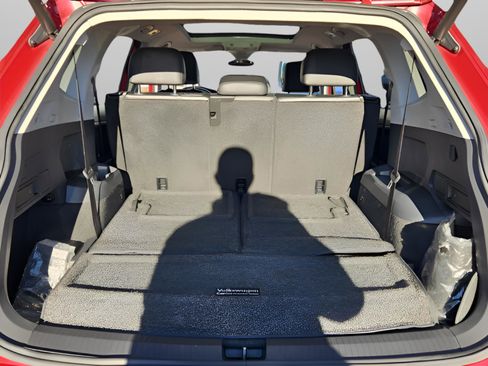 Used 2018 Volkswagen Tiguan SEL Premium image 33