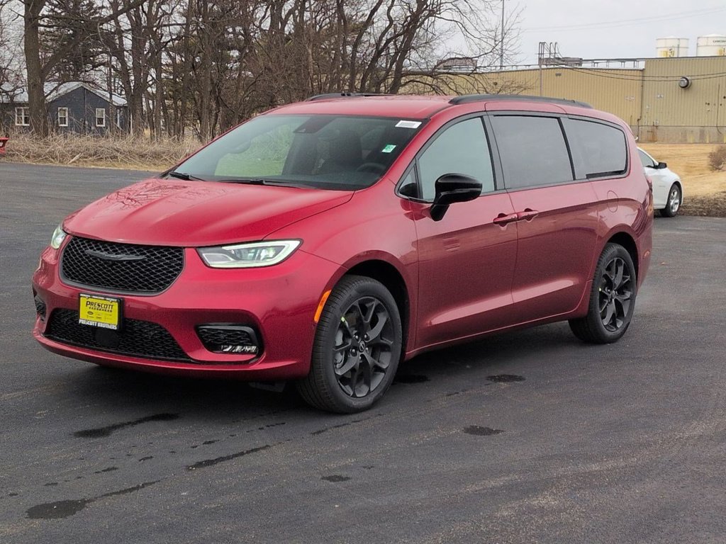 New 2026 Chrysler Pacifica Select w/ S Appearance Package AWD/4WD image 4