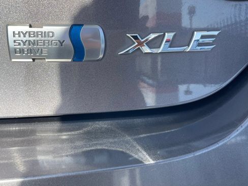 Used 2017 Toyota Camry XLE FWD image 11