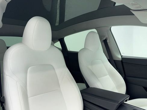 Used 2025 Tesla Model Y Long Range image 47