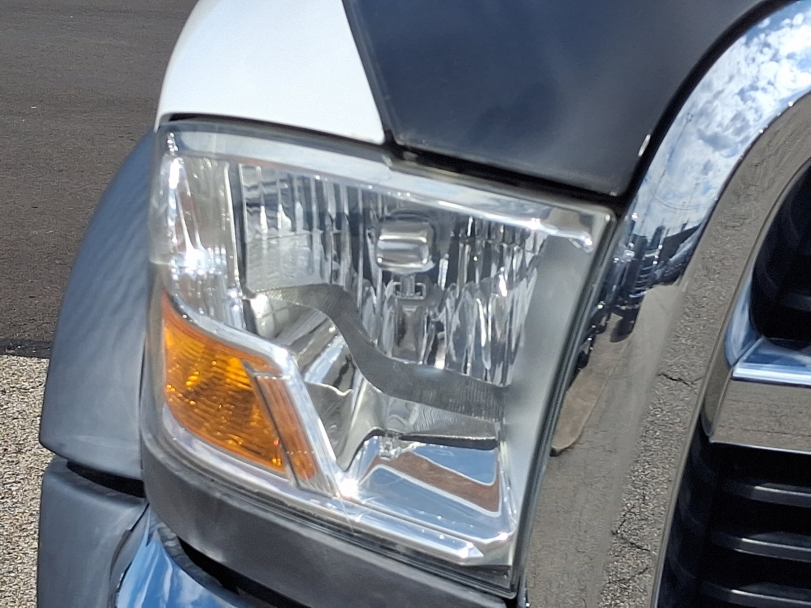 Used 2012 RAM 5500 4x4 Regular Cab w/ PWR & Remote Entry Group image 9
