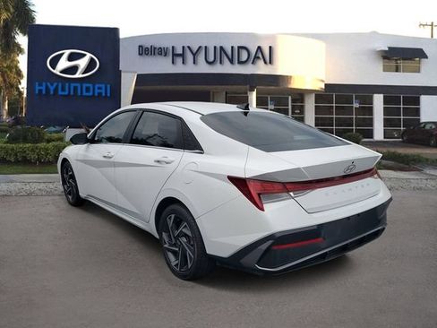 Certified 2025 Hyundai Elantra SEL FWD image 4