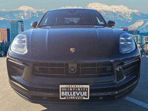 Used 2024 Porsche Macan image 2