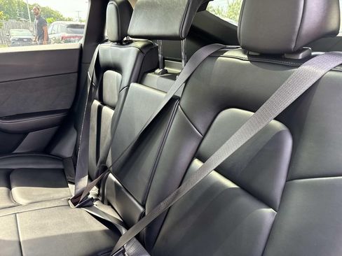 Used 2022 Tesla Model Y Performance AWD/4WD image 32