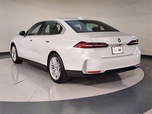 Used 2024 BMW 530i image 6