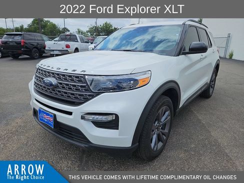 Used 2022 Ford Explorer XLT w/ Equipment Group 202A AWD/4WD image 4