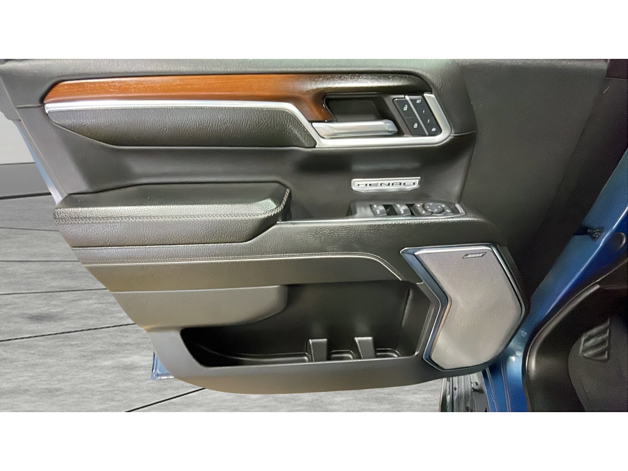 Used 2024 GMC Sierra 1500 Denali AWD/4WD image 10