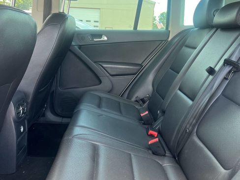 Used 2012 Volkswagen Tiguan SE image 13