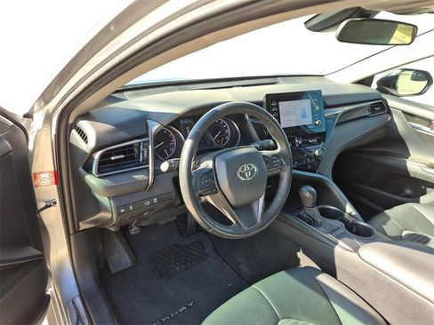 Used 2022 Toyota Camry SE image 15