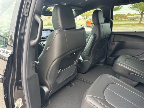 New 2026 Chrysler Pacifica Select image 43