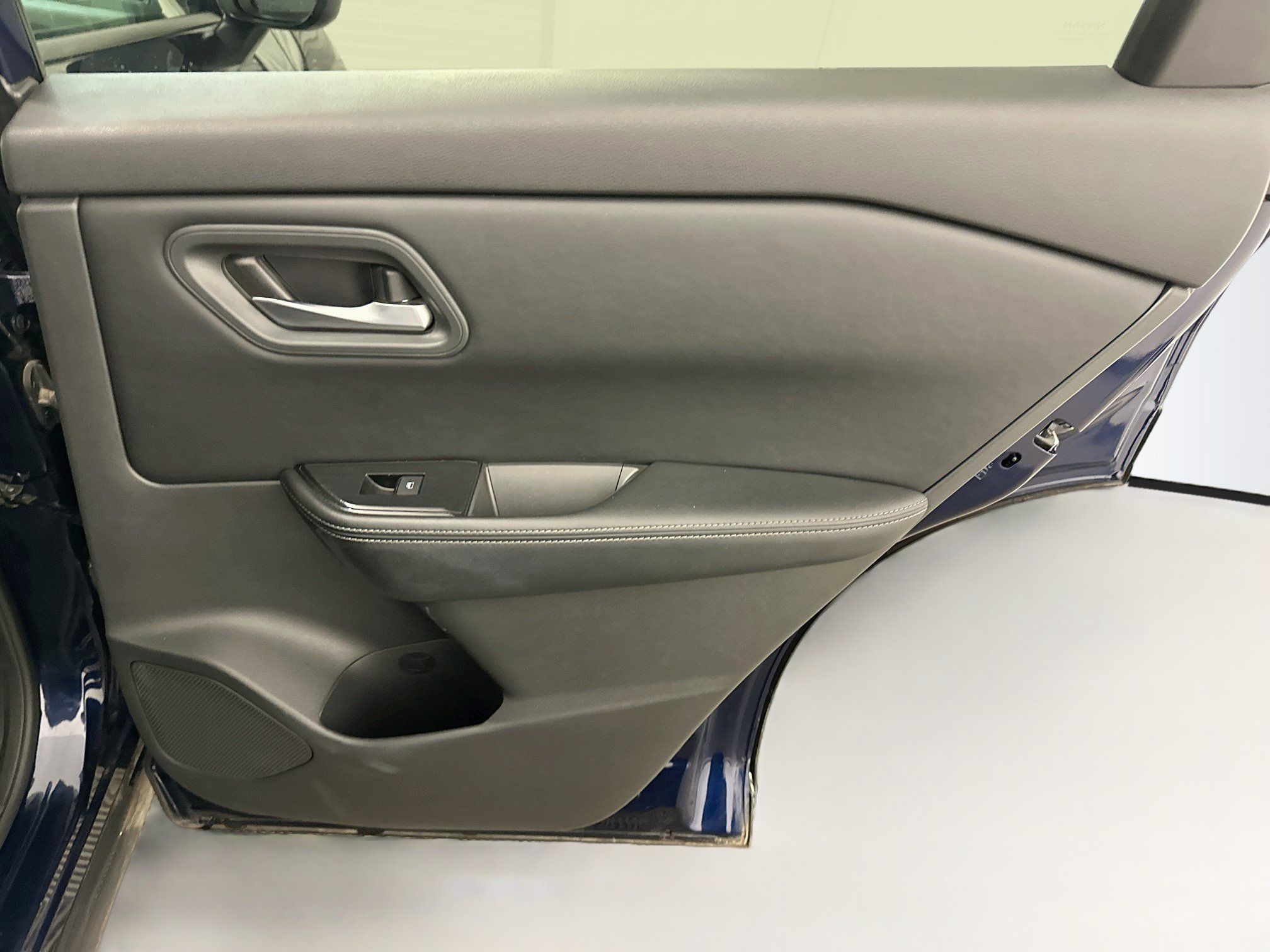 Used 2025 Nissan Rogue SV AWD/4WD image 31