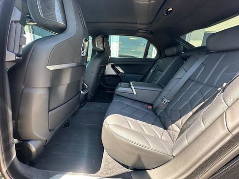 Used 2023 BMW 760i xDrive AWD/4WD image 18