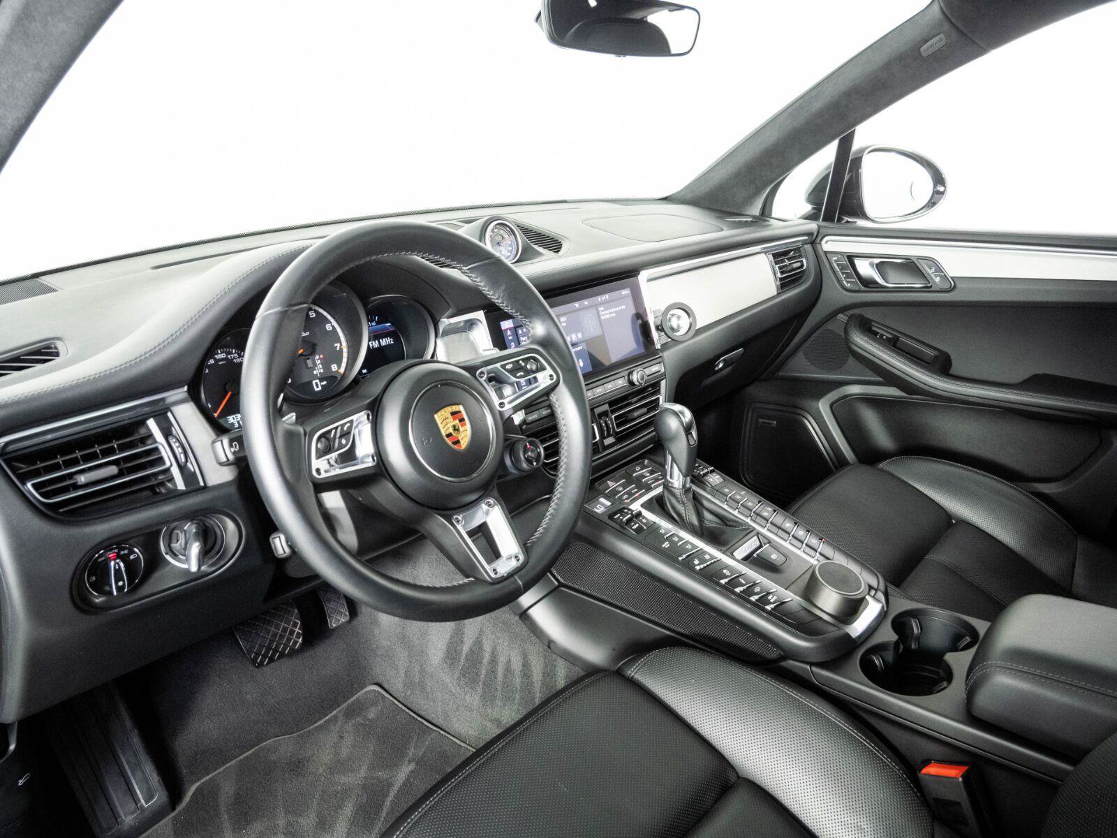 Used 2021 Porsche Macan Turbo AWD/4WD image 4