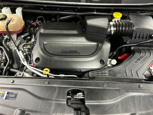Used 2023 Chrysler Voyager LX image 27