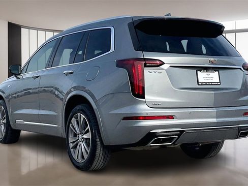 Used 2025 Cadillac XT6 Premium Luxury image 12