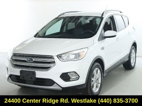 Used 2018 Ford Escape SE w/ Ford Safe & Smart Package image 4