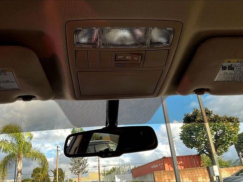 Used 2012 Toyota Venza LE w/ LE Convenience Pkg image 14