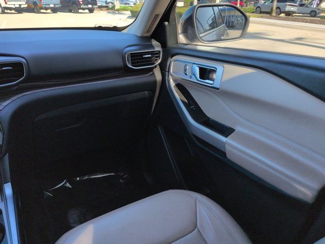 Certified 2022 Ford Explorer Limited AWD/4WD image 17