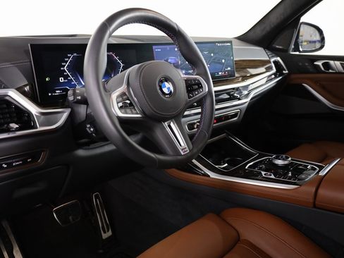 Used 2026 BMW X7 M60i image 32