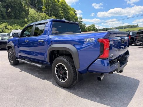 Used 2024 Toyota Tacoma TRD Off-Road AWD/4WD image 7