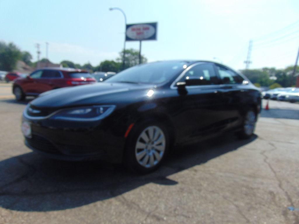 Used 2016 Chrysler 200 LX FWD image 7