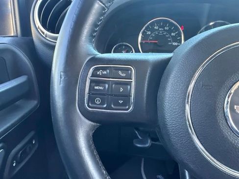 Used 2015 Jeep Wrangler Unlimited Rubicon w/ Connectivity Group AWD/4WD image 25