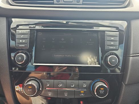 Used 2018 Nissan Rogue S FWD image 18