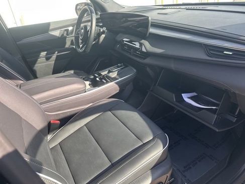 Used 2025 Buick Enclave Sport Touring image 39